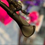 Erogonomic bicycle hand resting grip